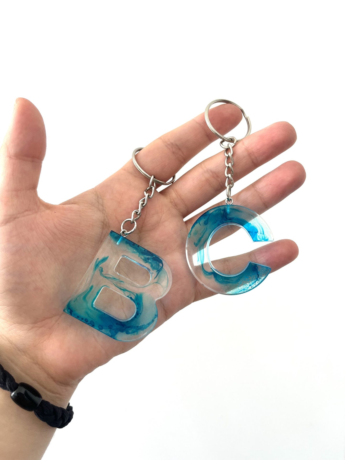 Porte clé lettre fumée bleu