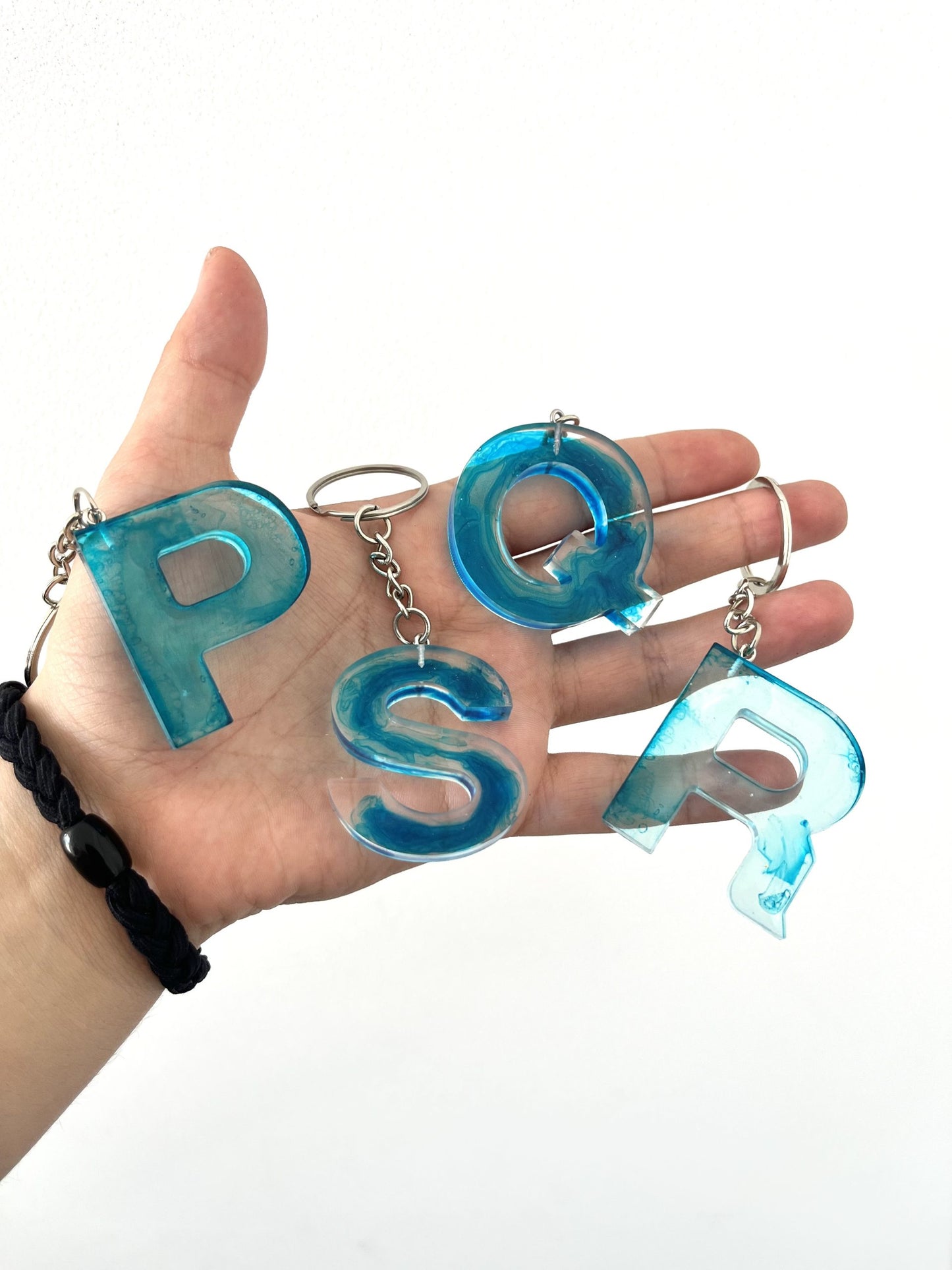 Porte clé lettre fumée bleu