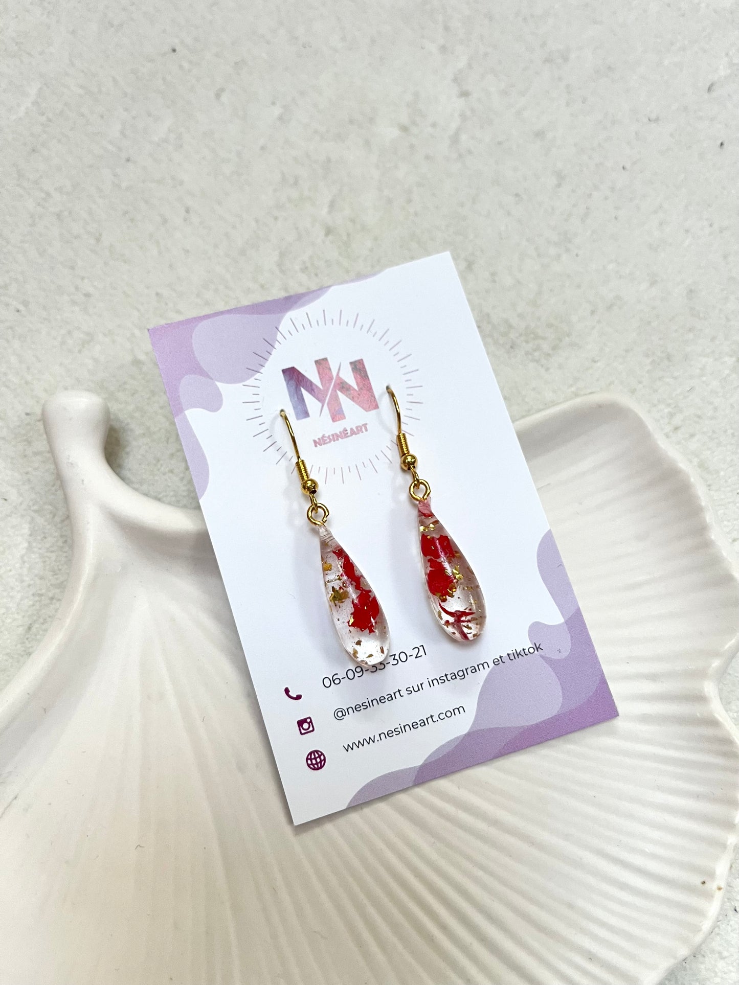 Boucle d’oreille fleurs séchées rouge modèle « goutte rouge »