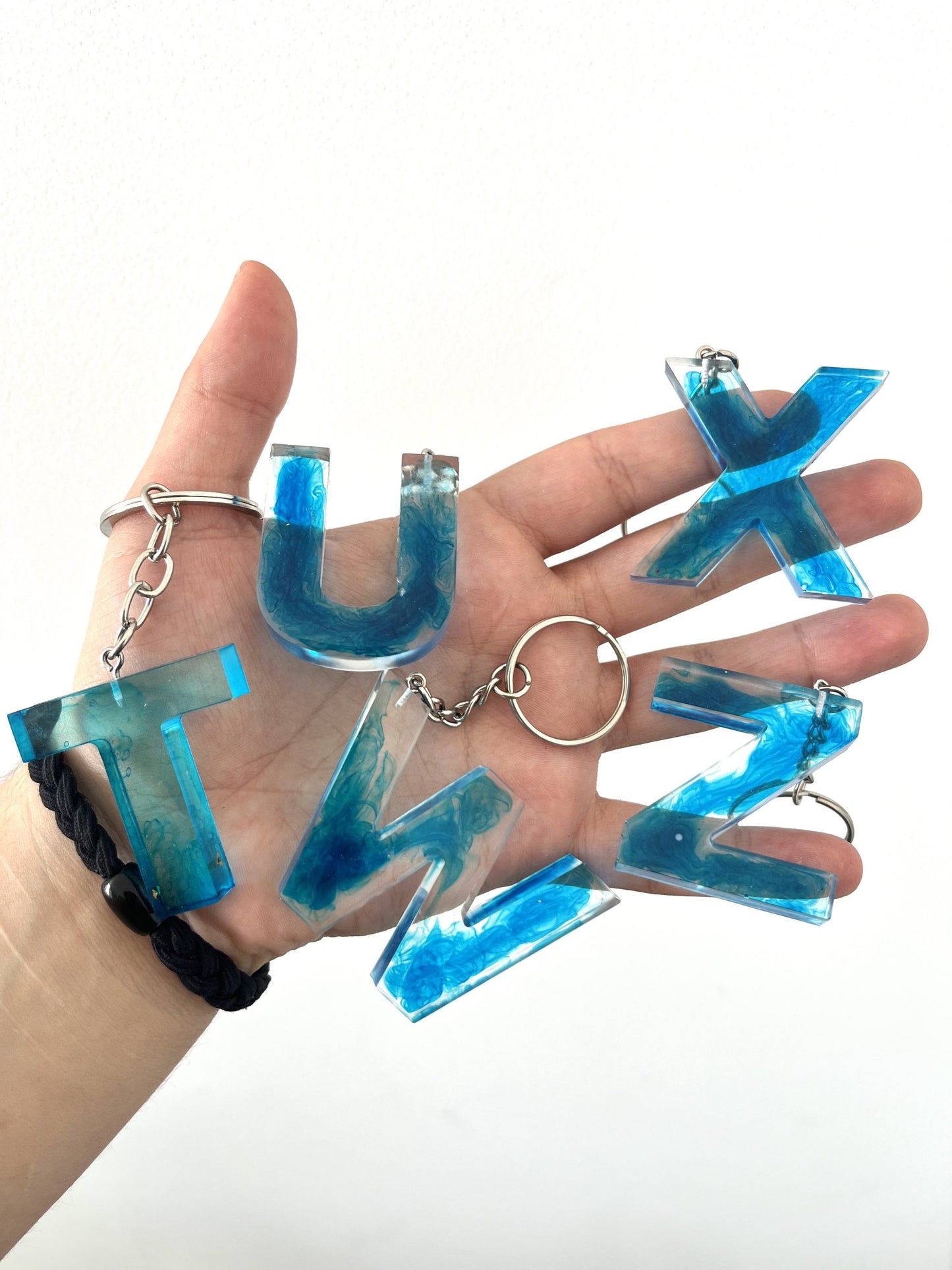 Porte clé lettre fumée bleu
