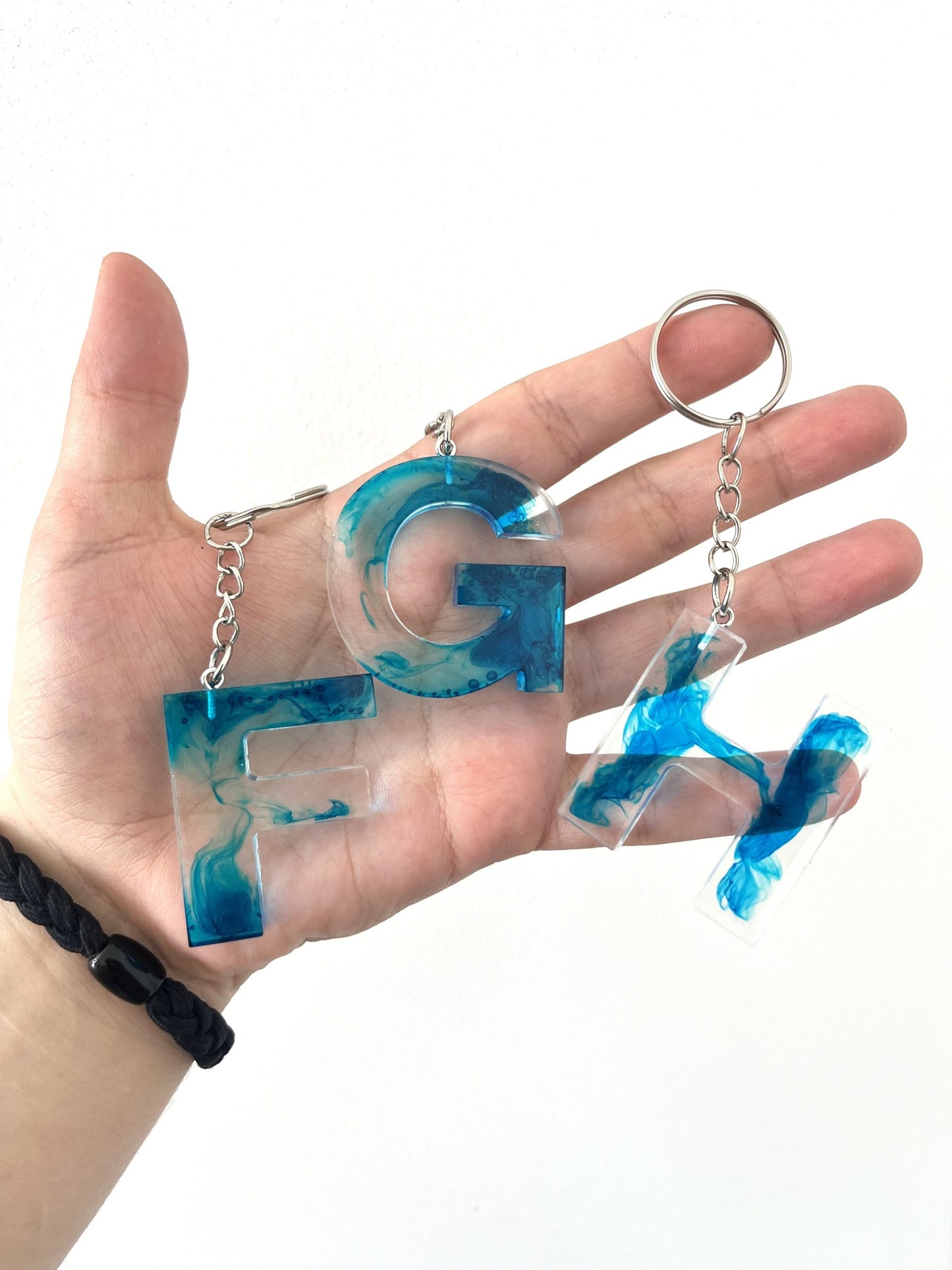 Porte clé lettre fumée bleu