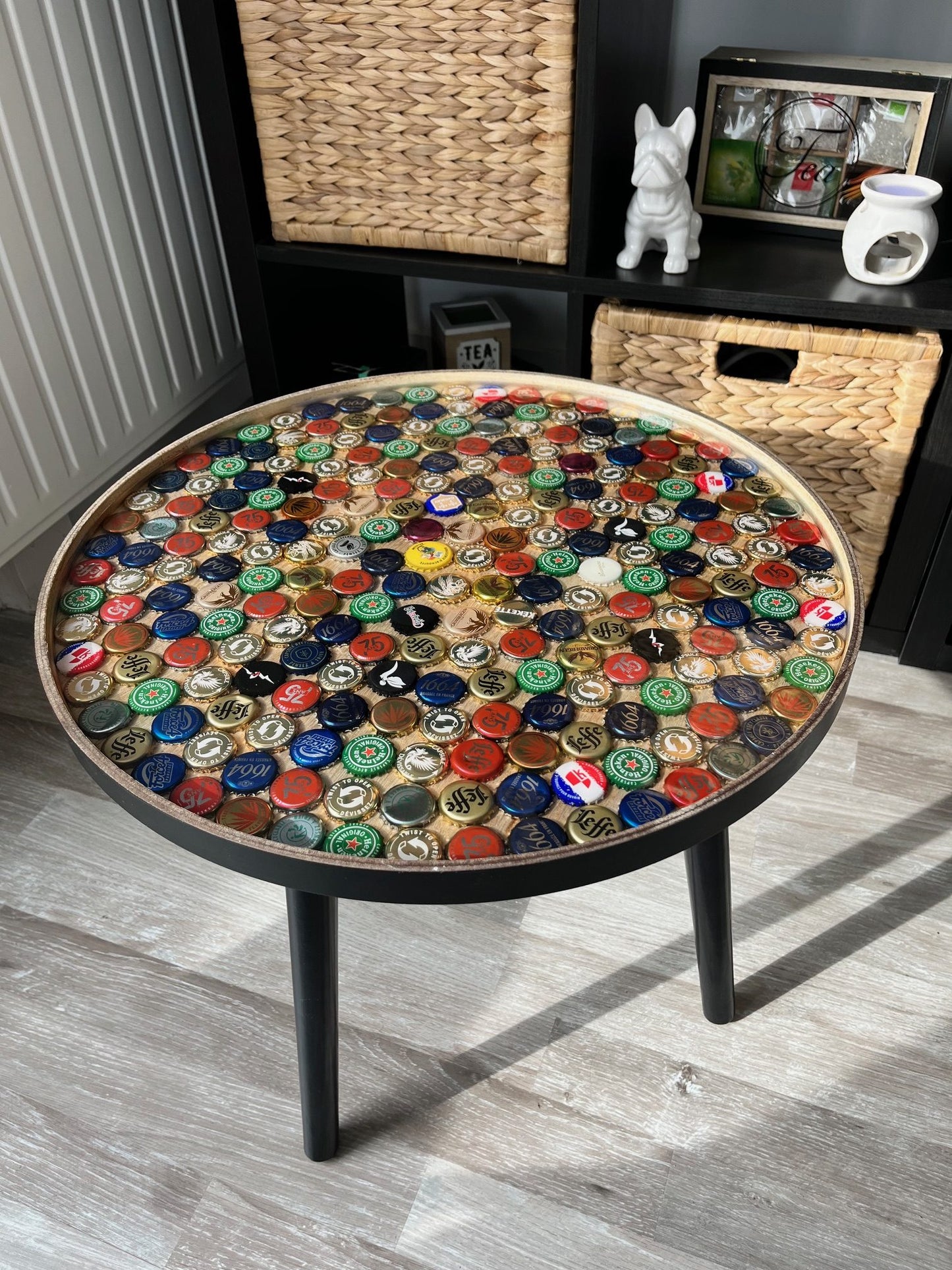 Table capsule résine bois