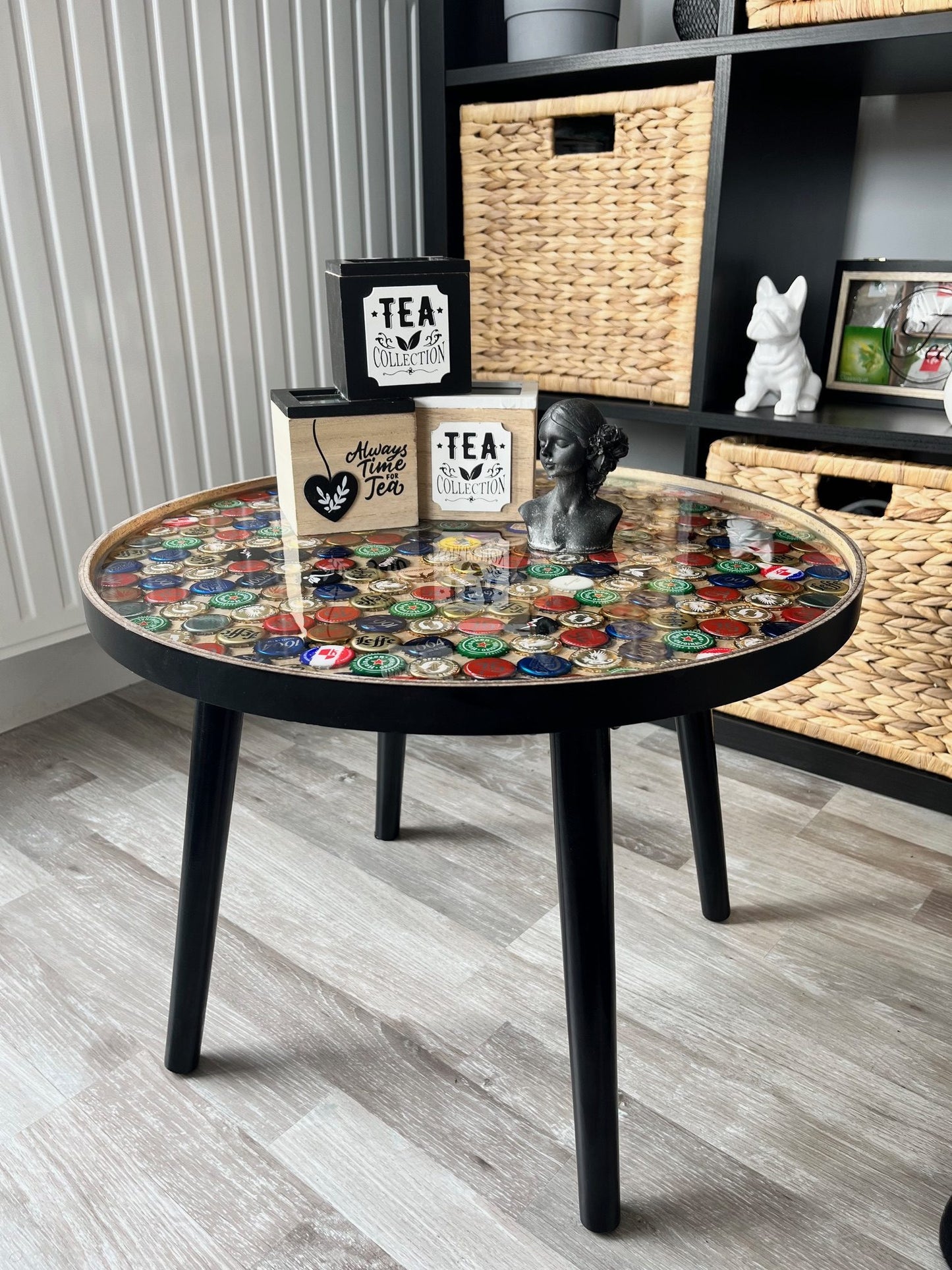 Table capsule résine bois