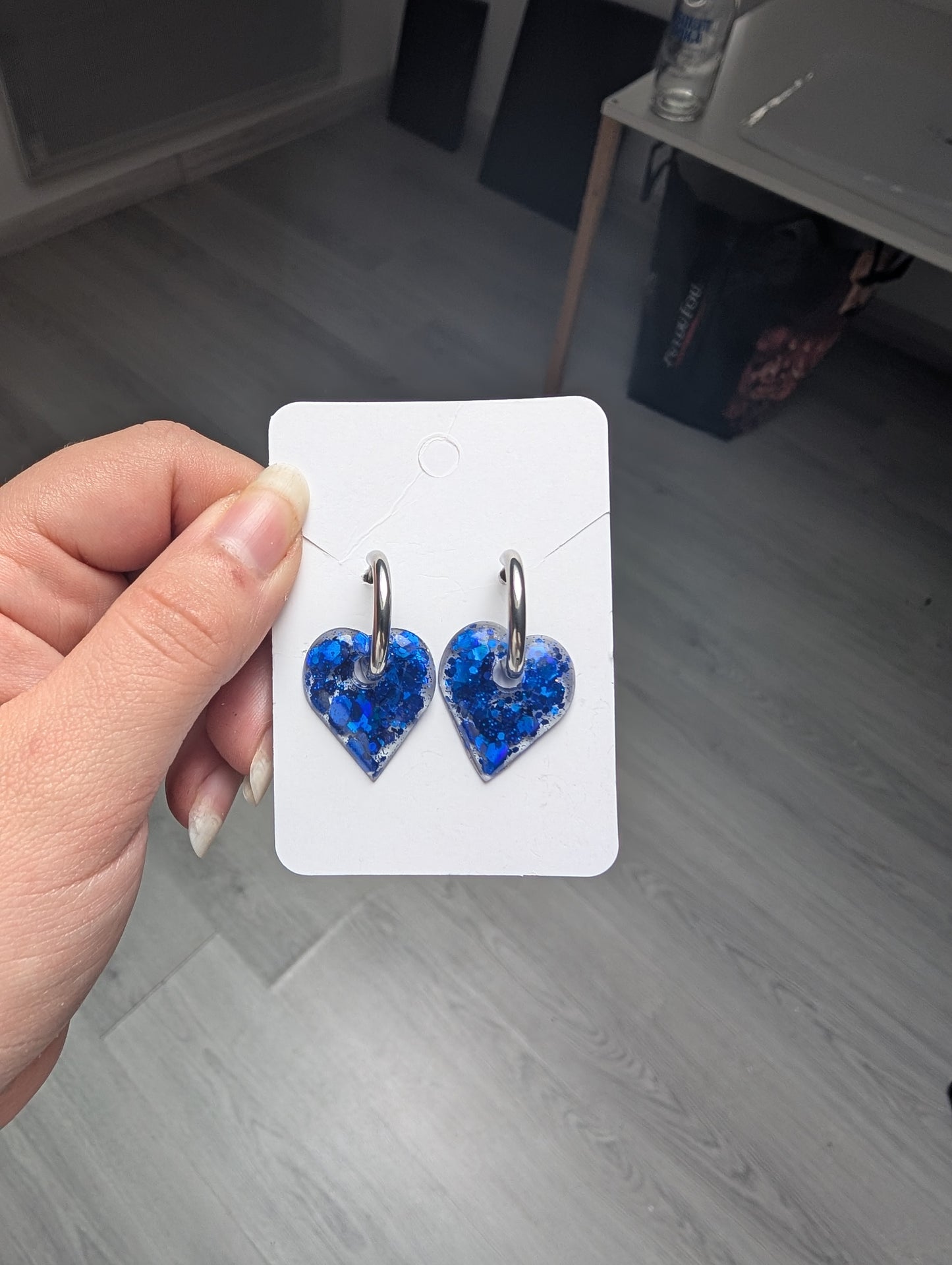 Pampille bleu foncé à paillettes
