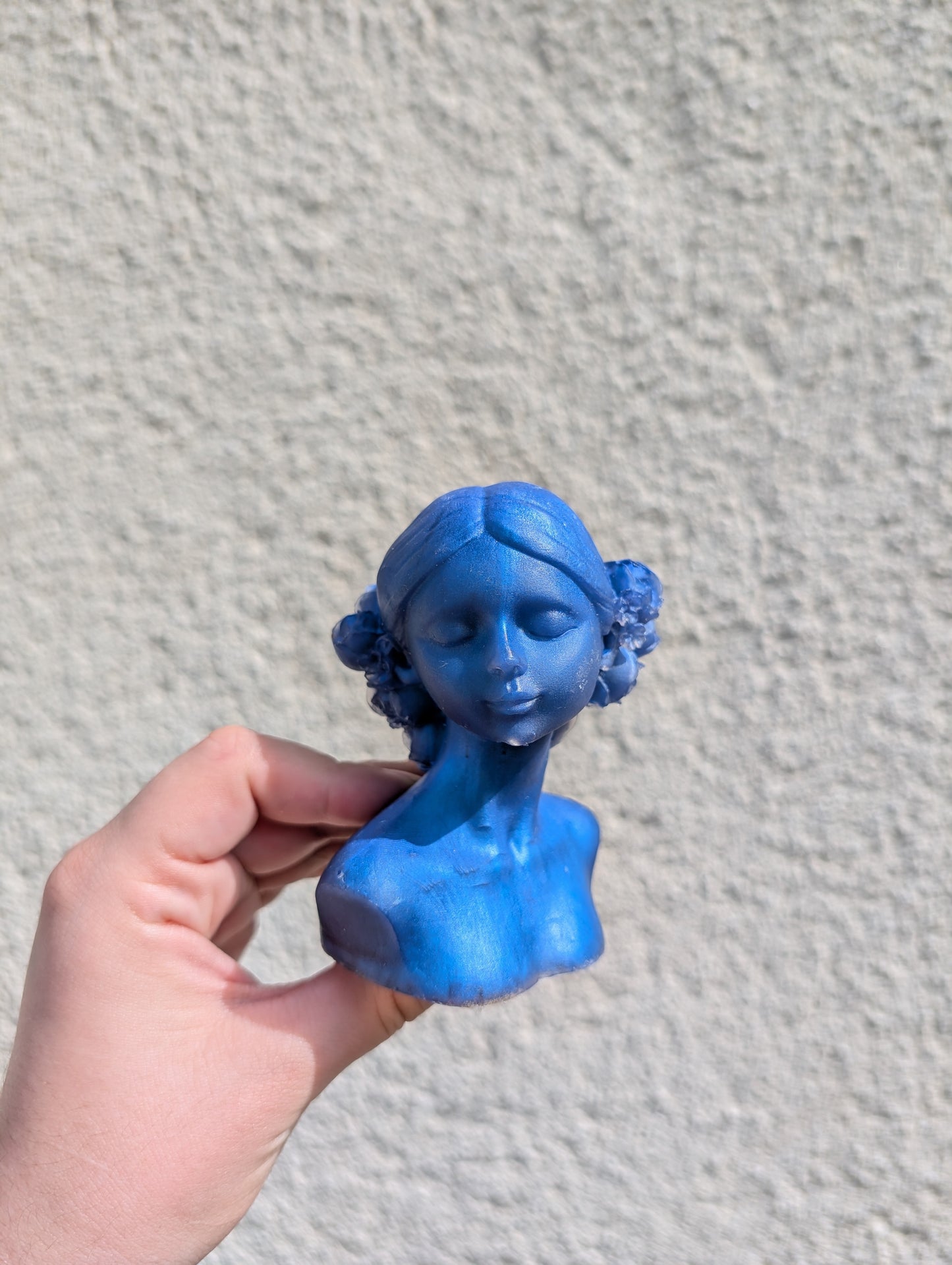 Femme buste bleu roi