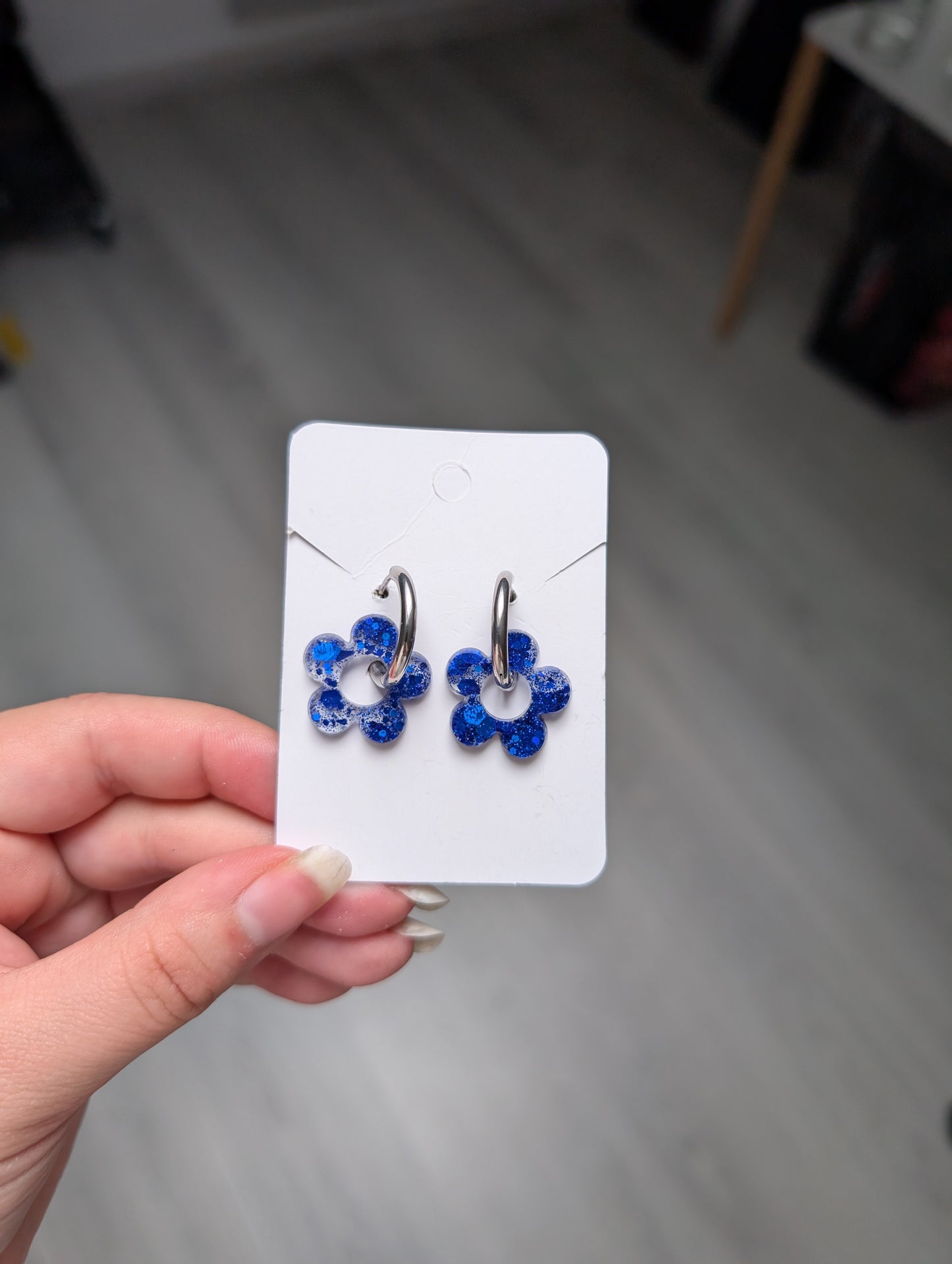 Pampille bleu foncé à paillettes