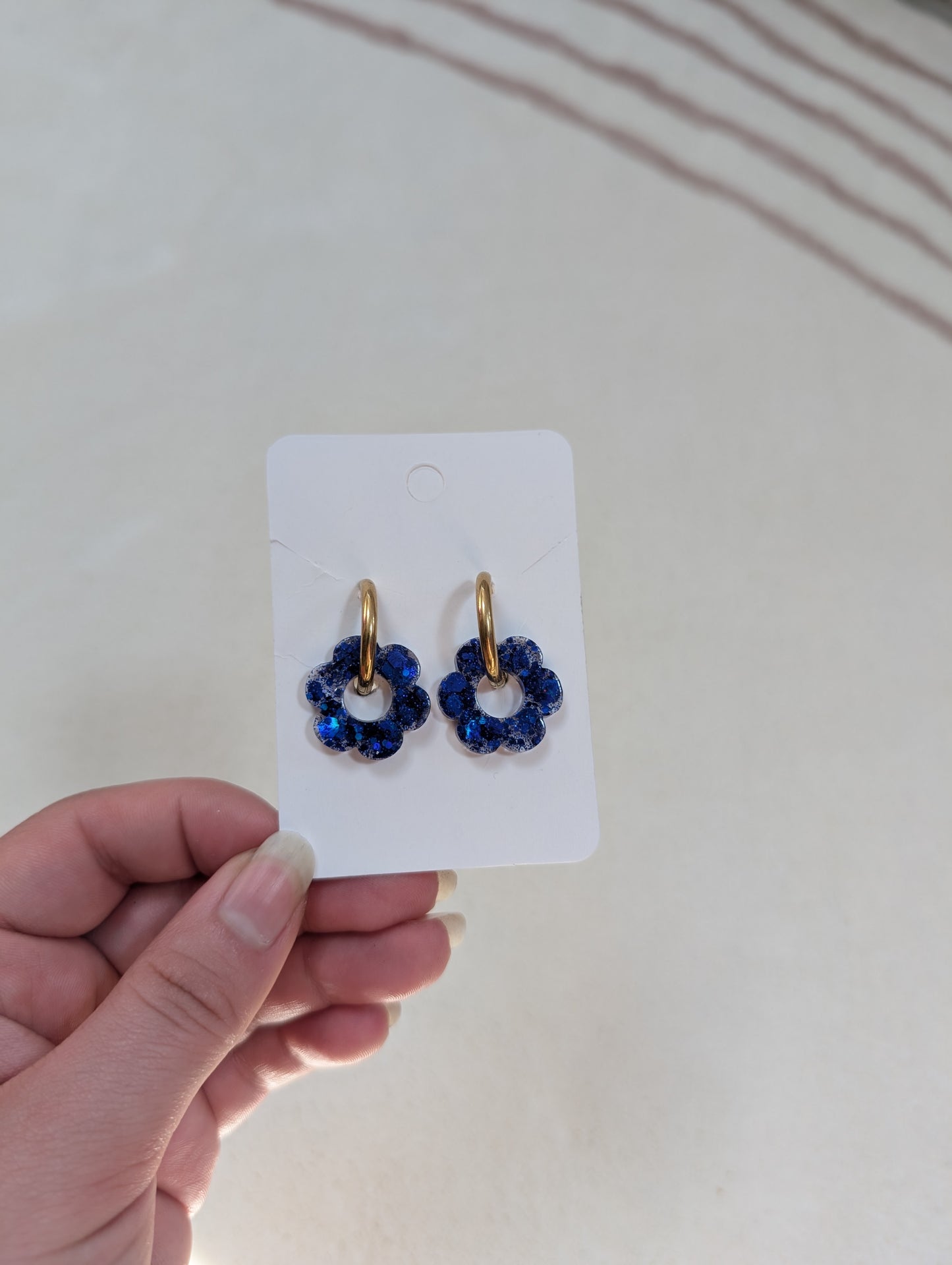 Pampille bleu foncé à paillettes