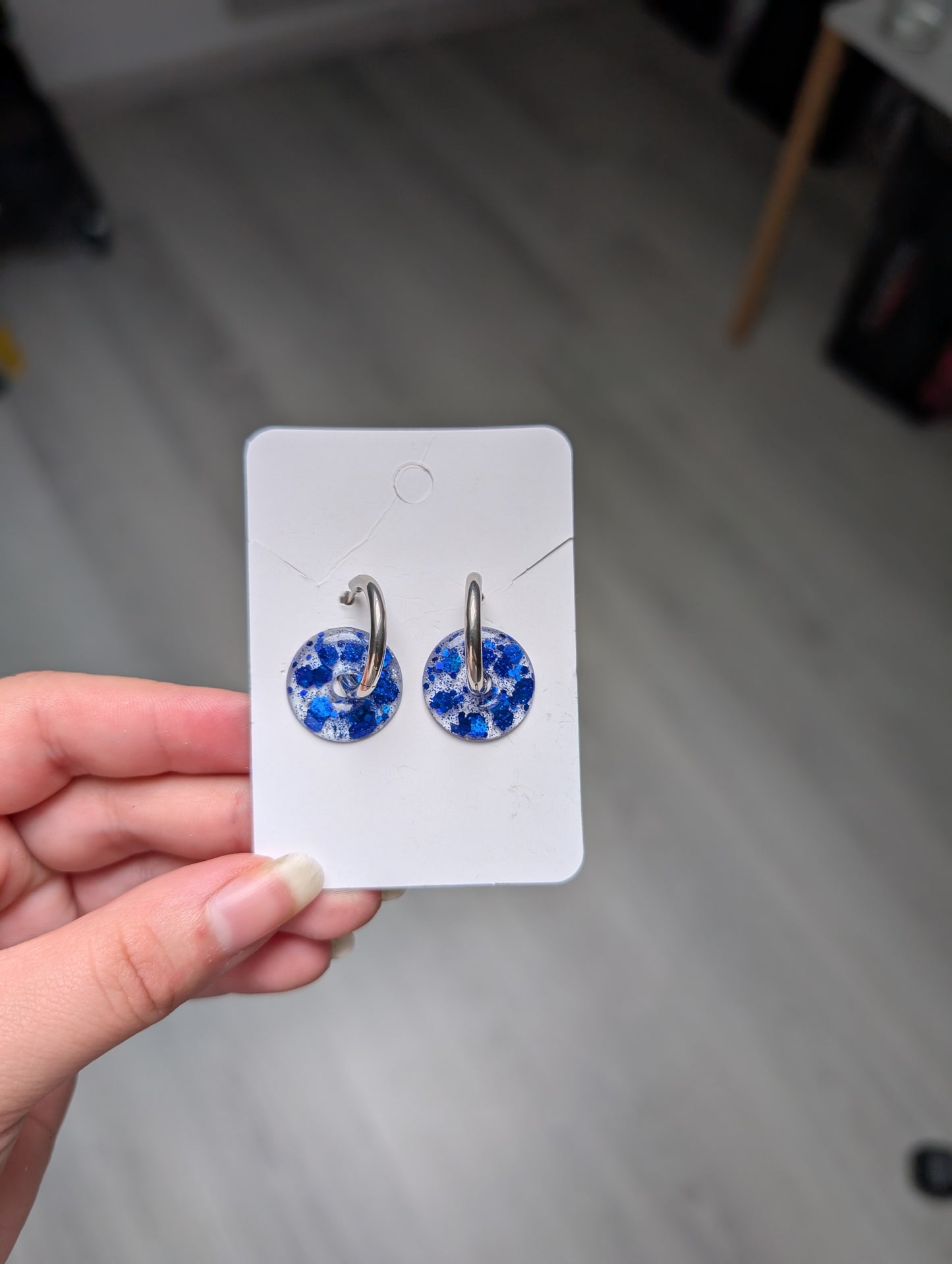 Pampille bleu foncé à paillettes