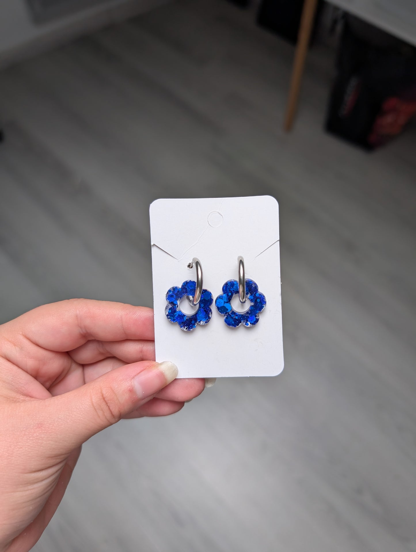 Pampille bleu foncé à paillettes