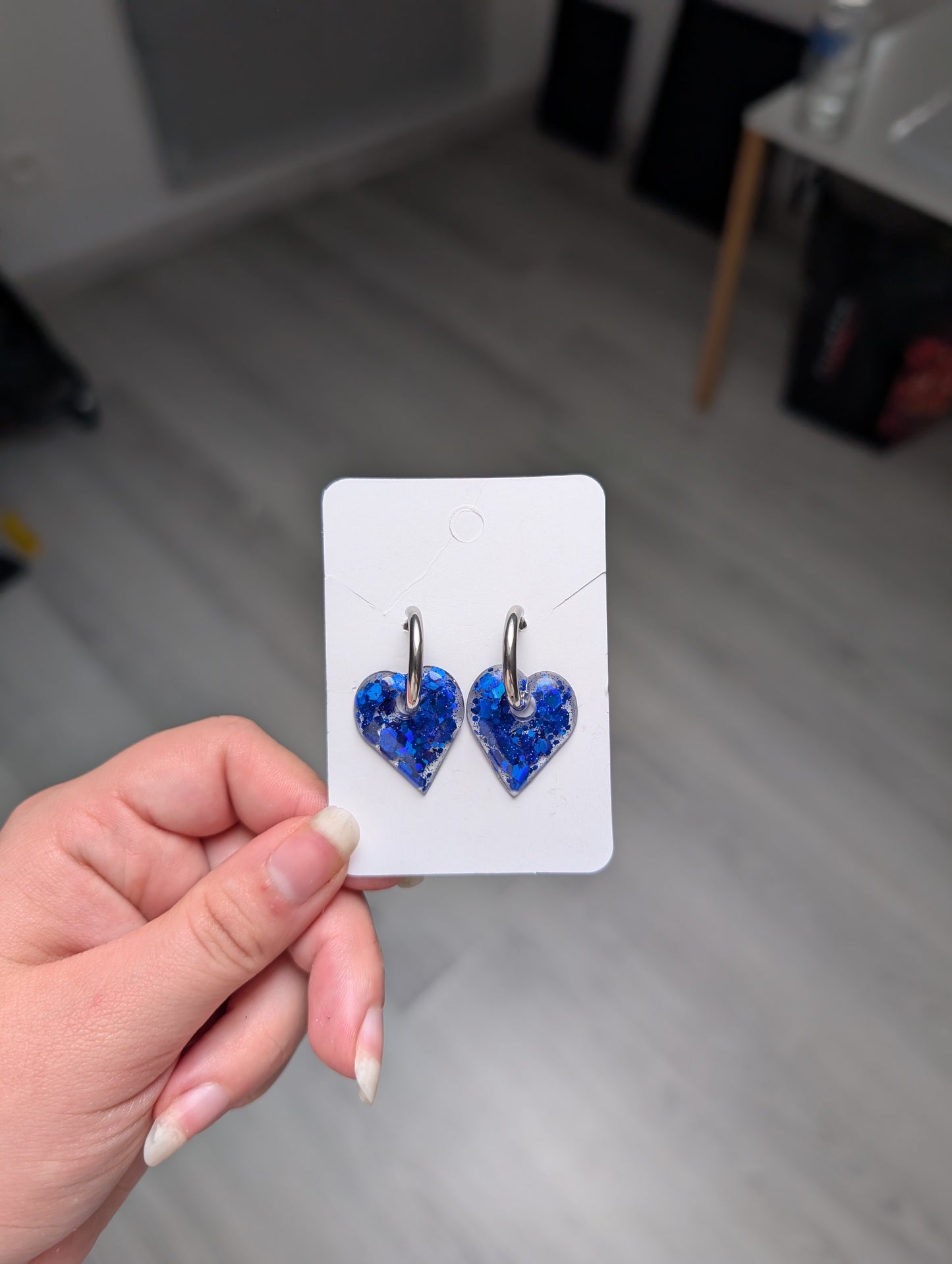 Pampille bleu foncé à paillettes