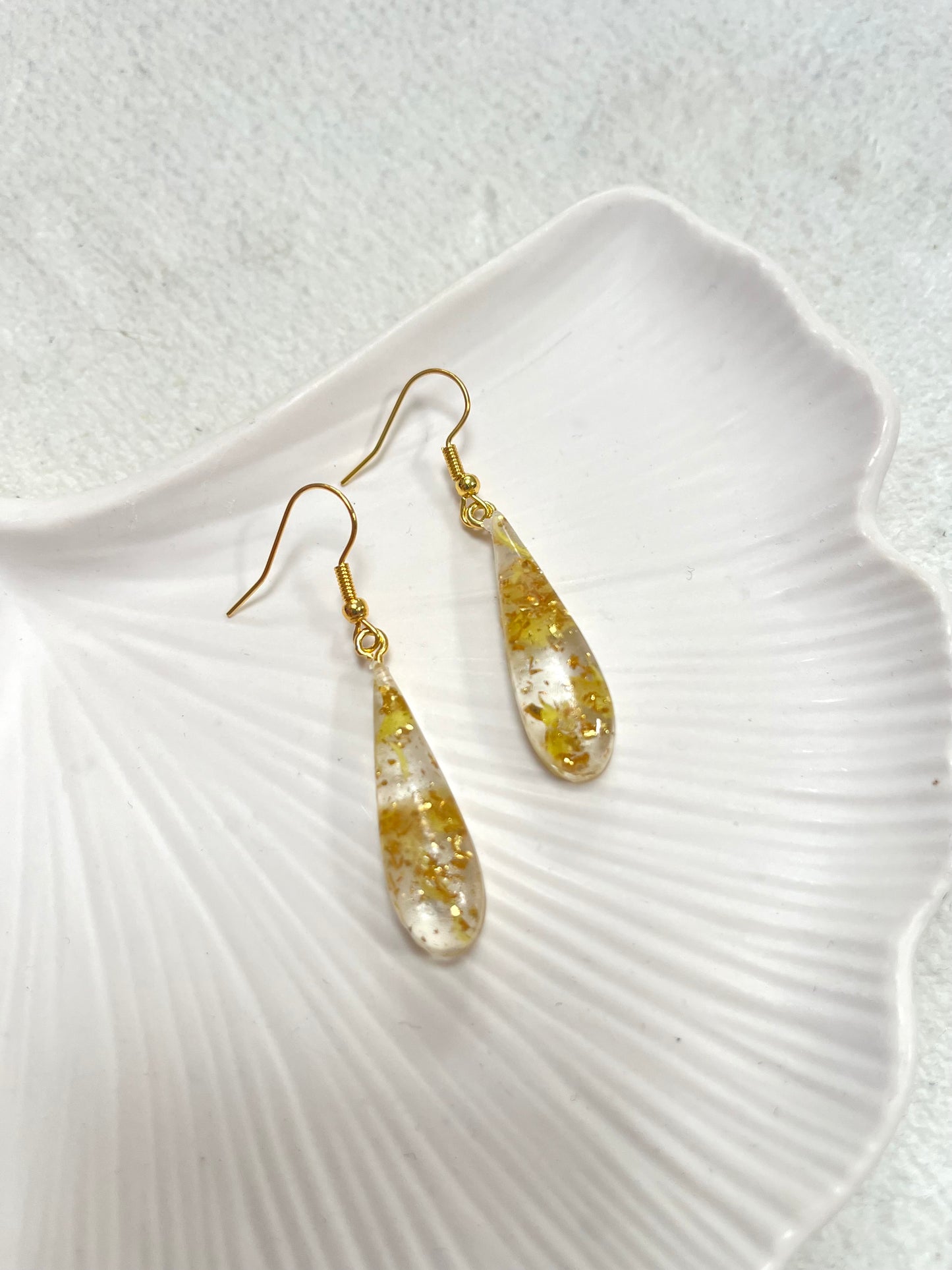Boucle d’oreille fleurs séchées modèle « goutte jaune »