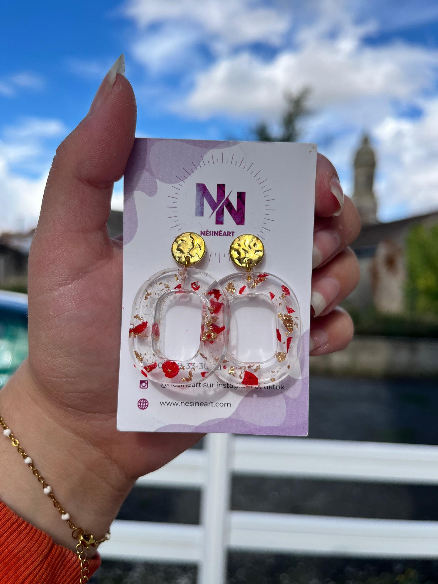 Boucle d’oreille fleurs séchées rouge modèle « Coquette »