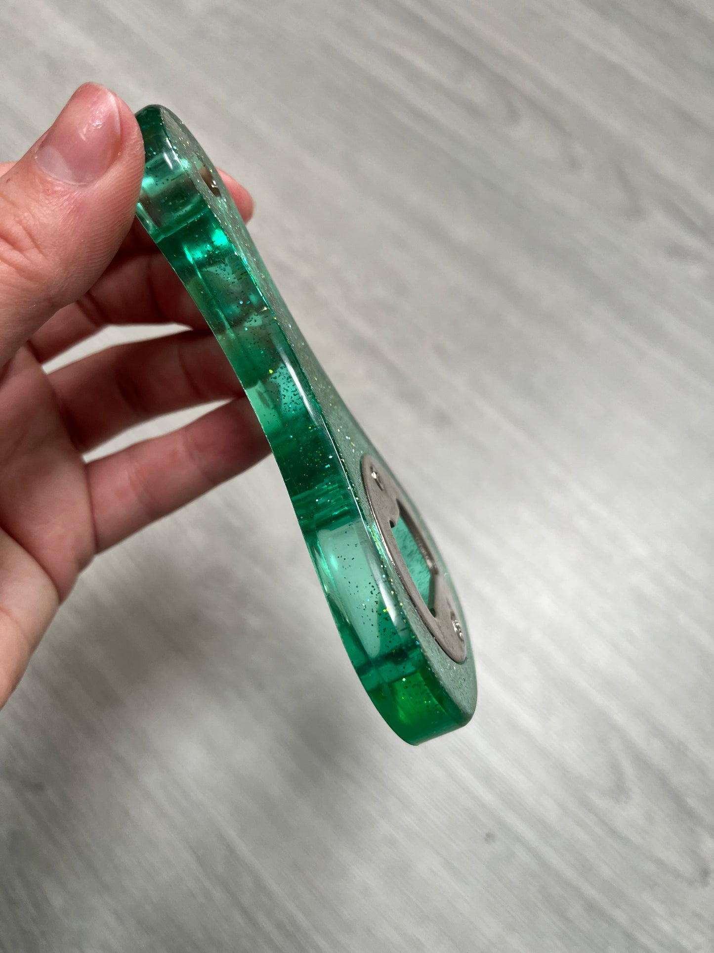 Décapsuleur vert à paillettes