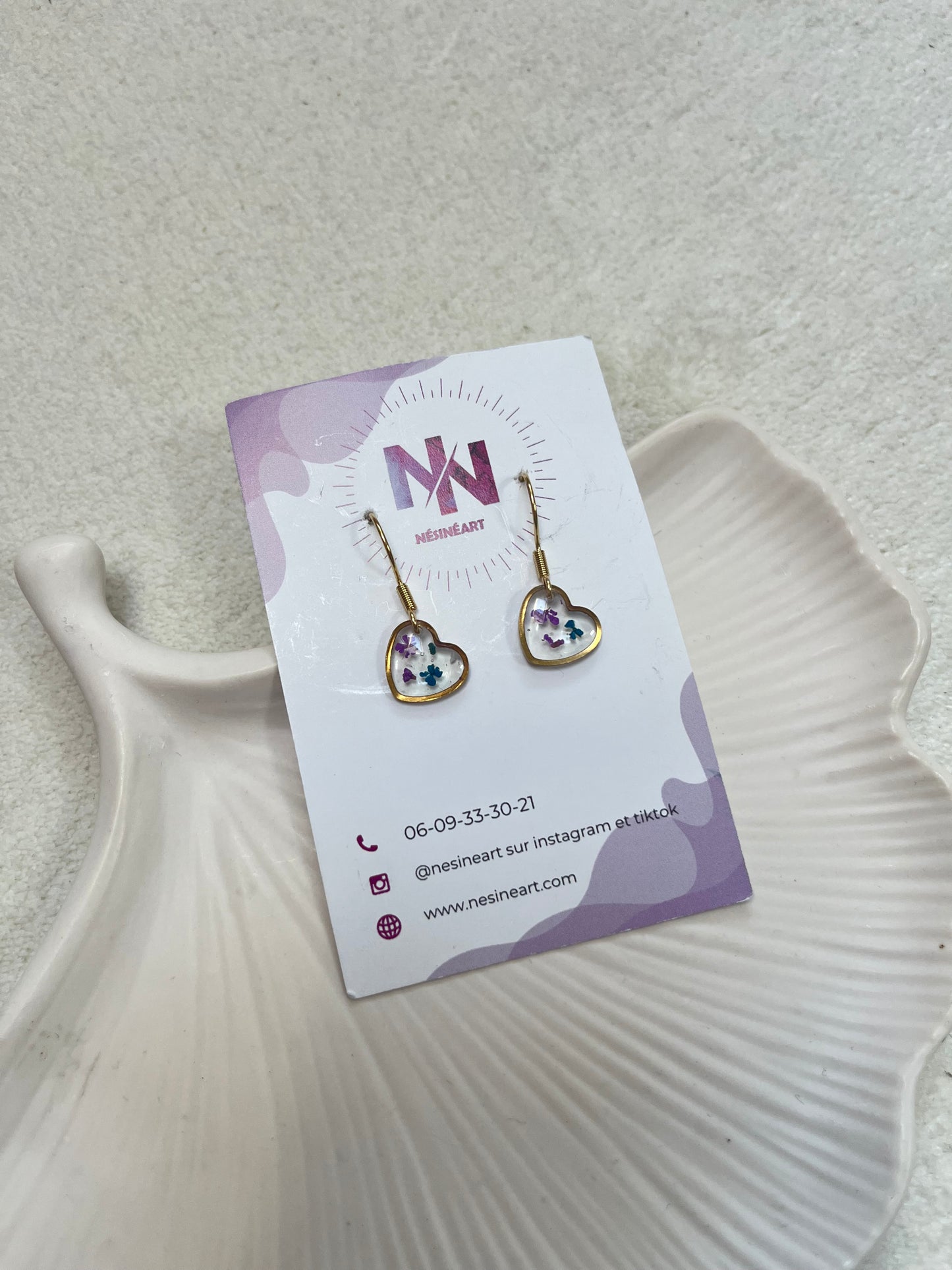 Boucle d’oreille fleurs séchées modèle « petit cœur »