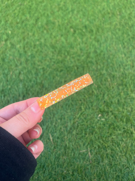 Barrette orange à paillettes