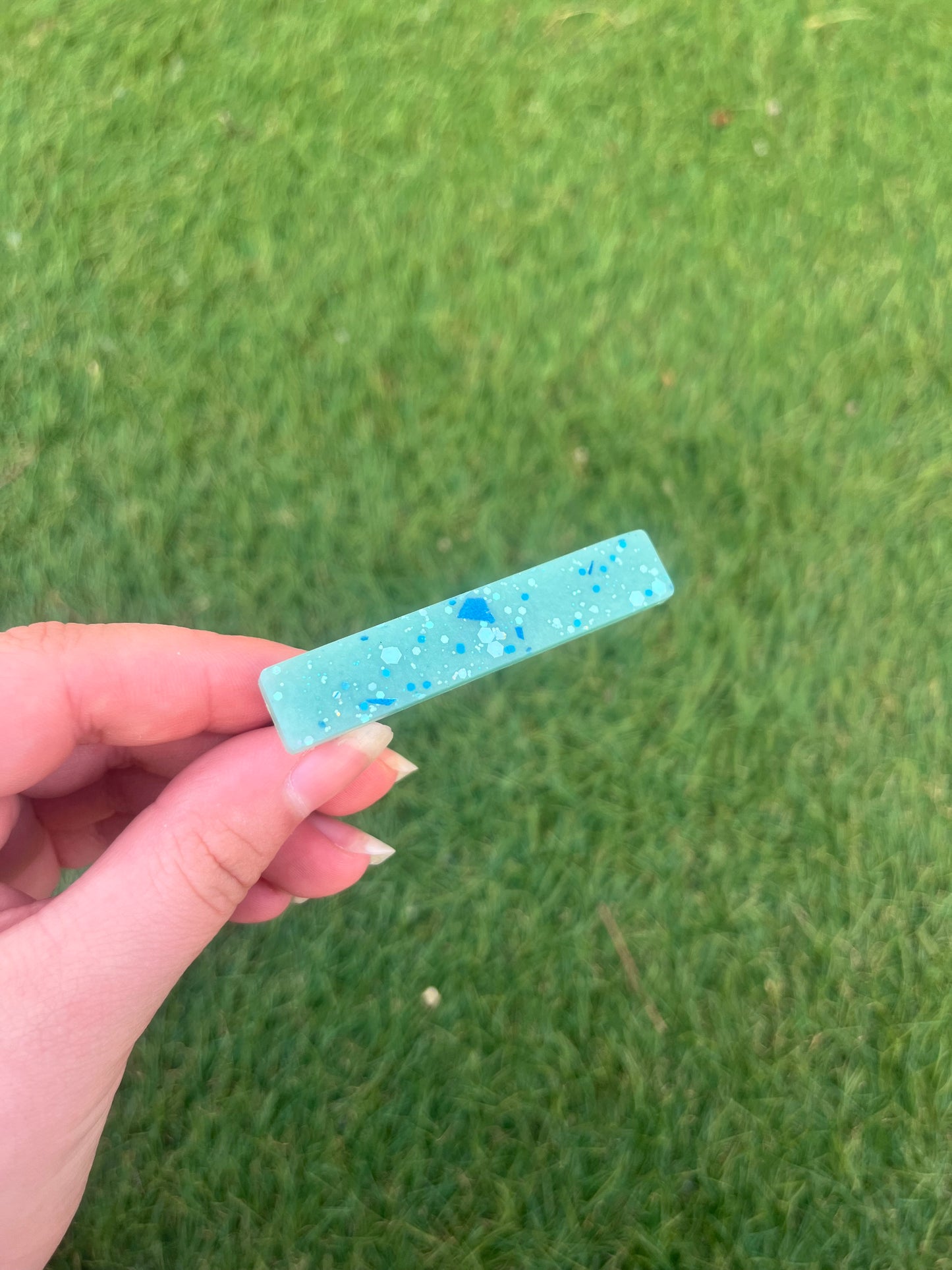 Barrette turquoise à paillettes