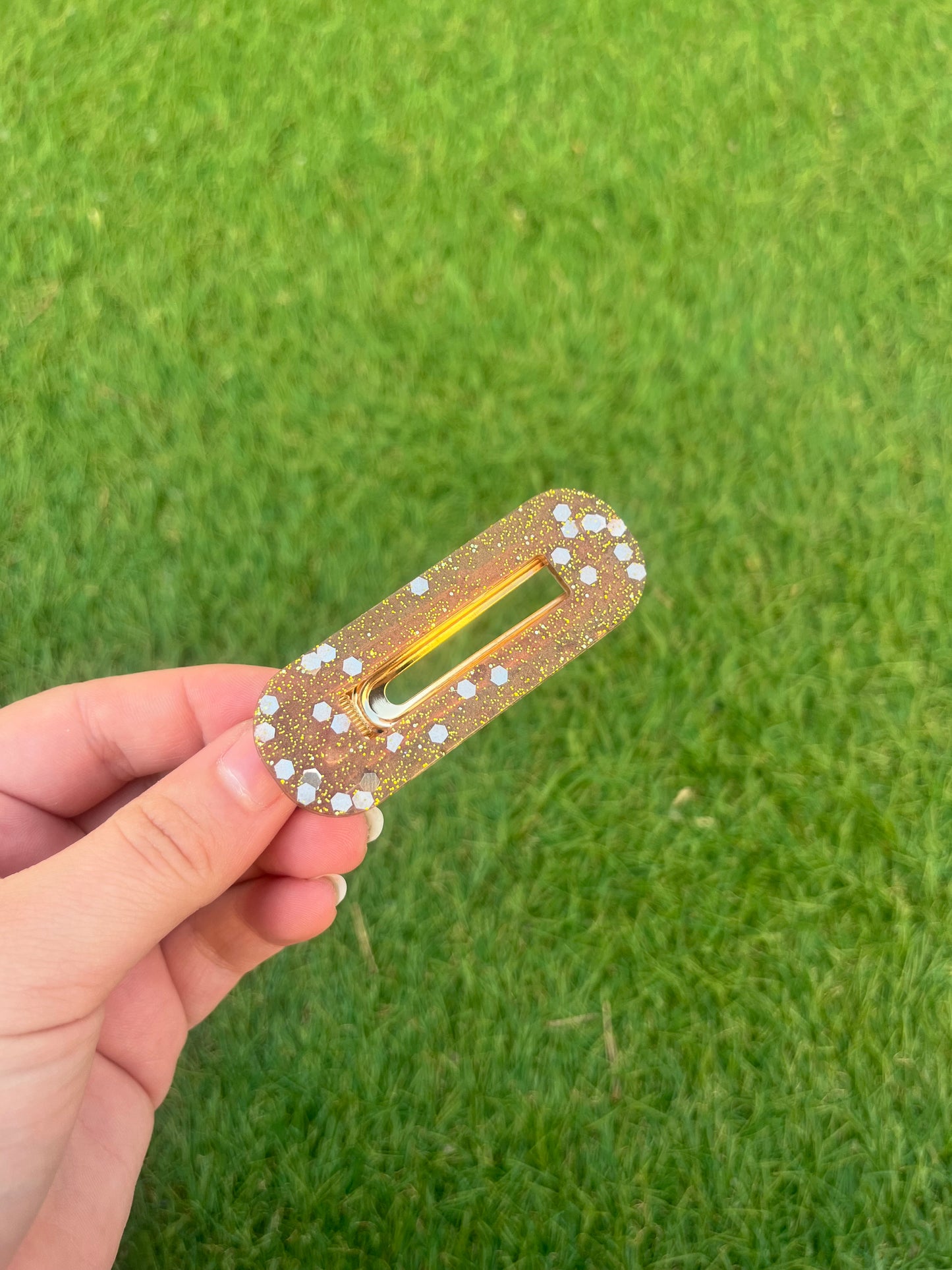 Barrette marron à paillettes