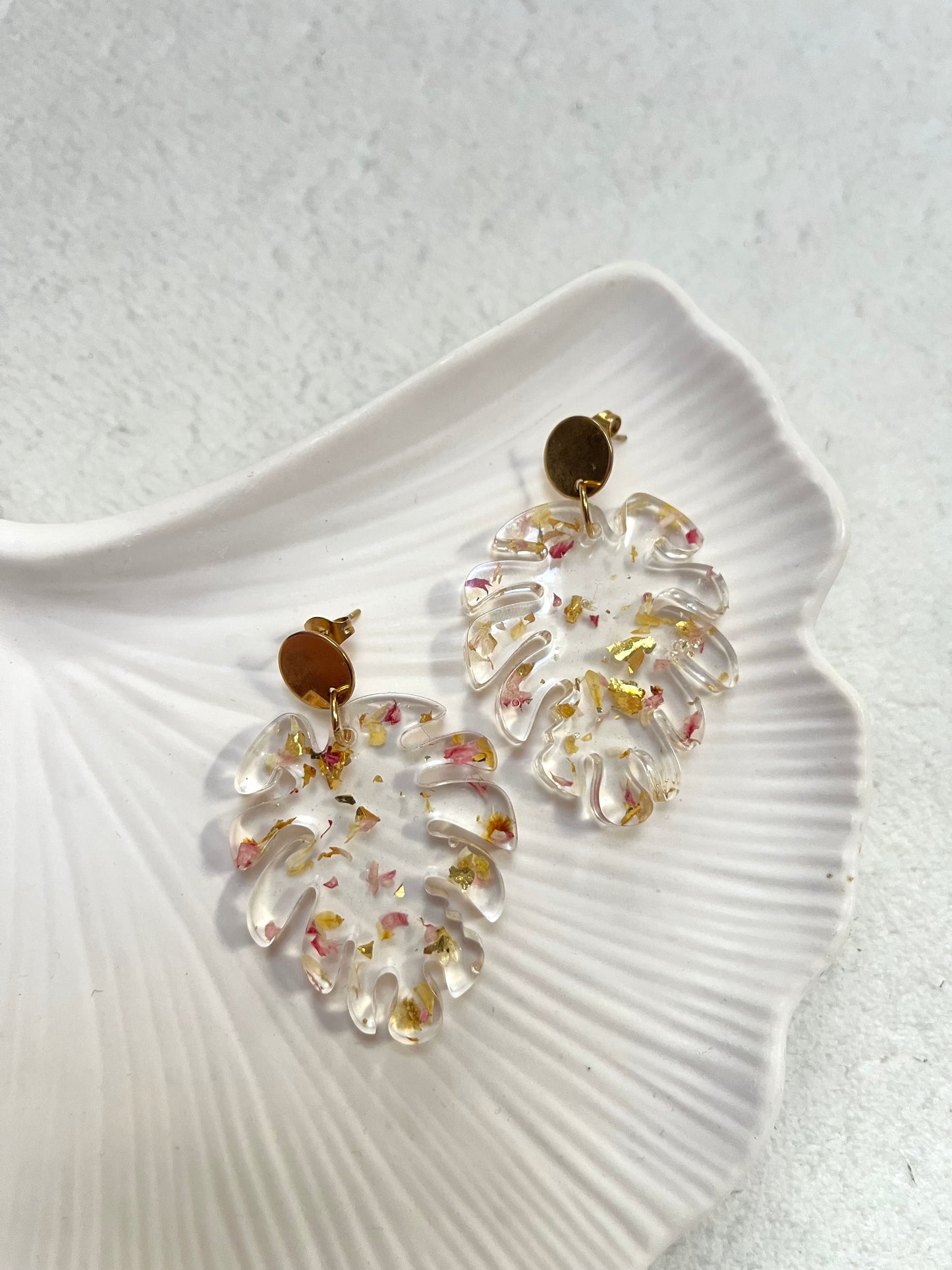 Boucle d’oreille fleurs séchées modèle « feuille »