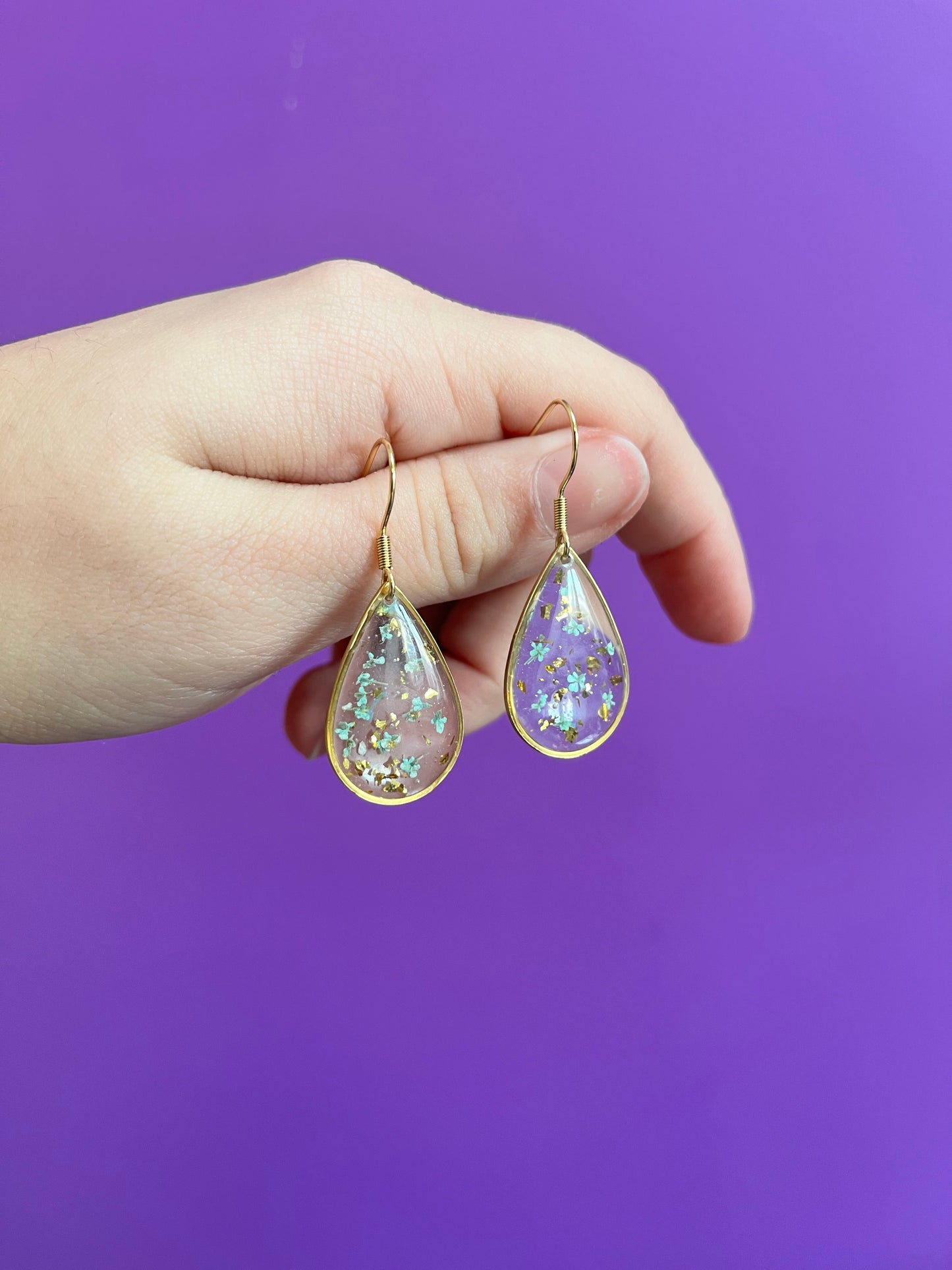 Boucle d’oreille fleurs séchées modèle « grande goutte »