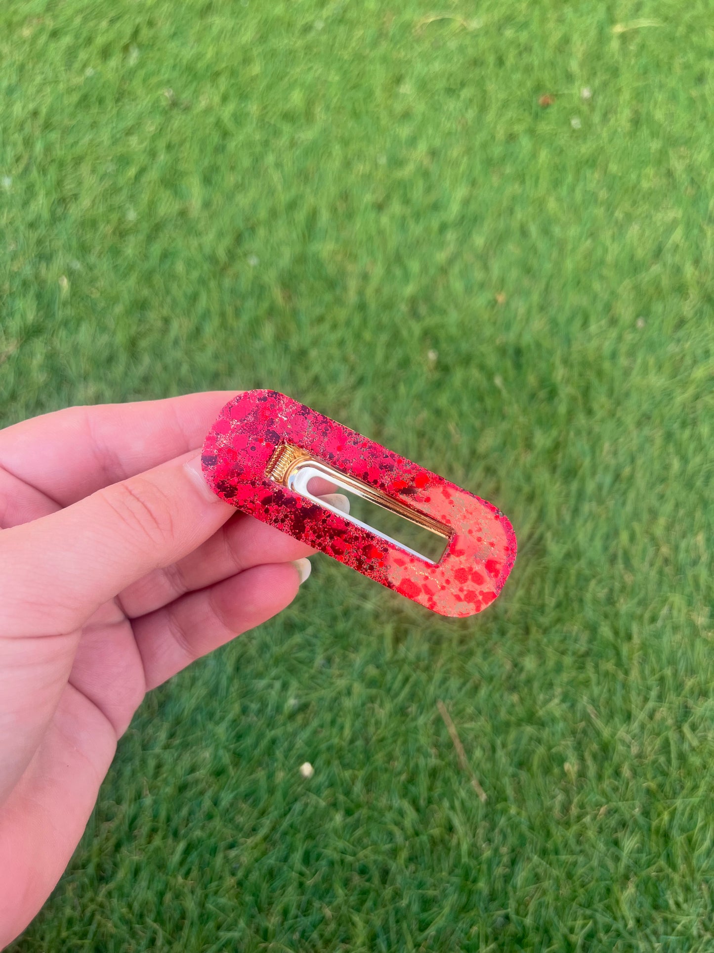 Barrette rouge à paillettes