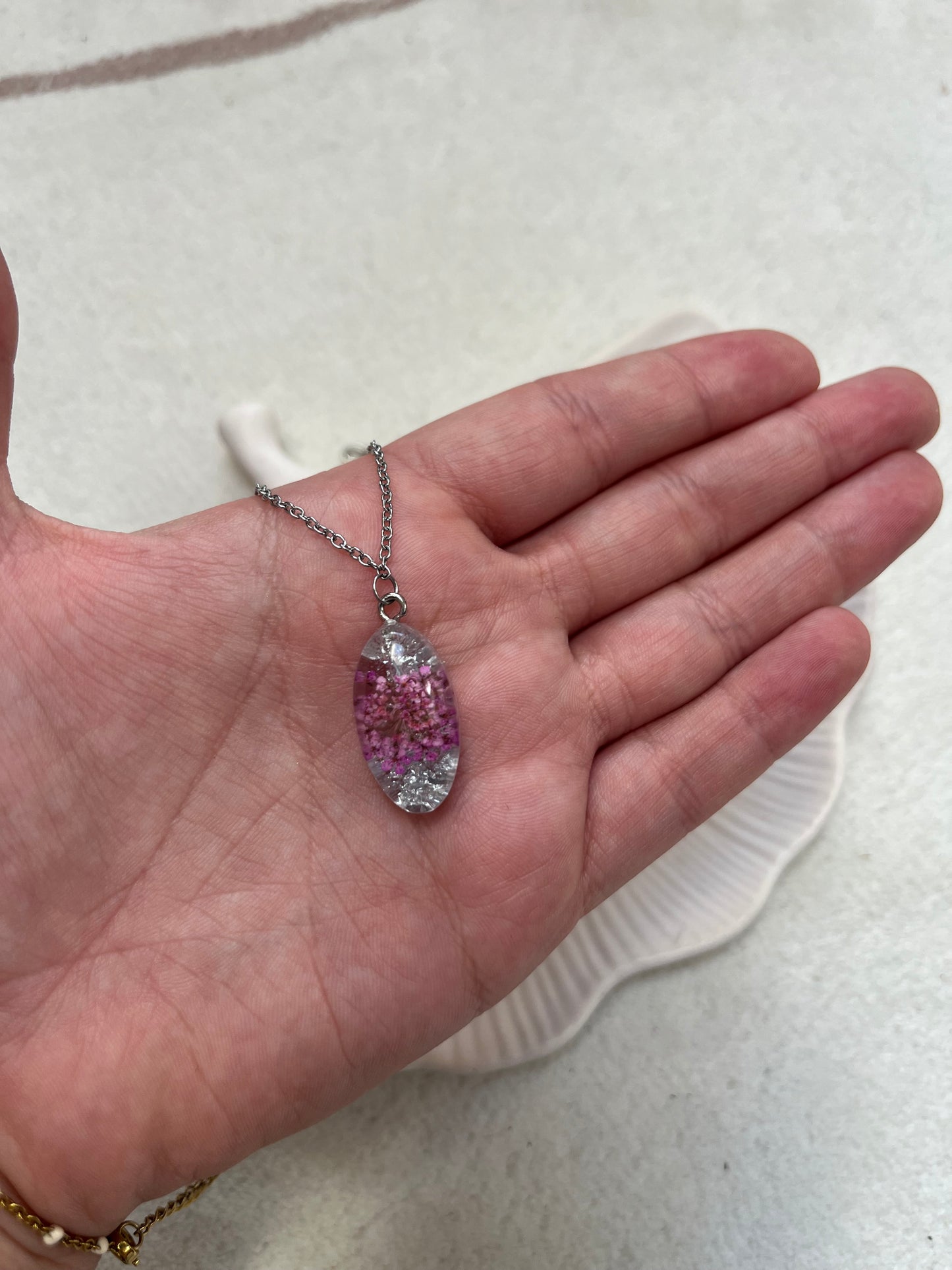 Collier fleur séchée « ammi fushia »