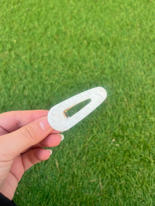 Barrette blanche à paillettes