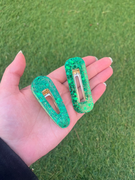 Barrette verte à paillettes
