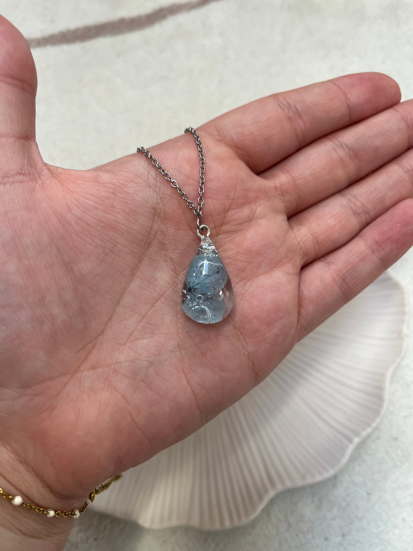 Collier fleur séchée bleu clair