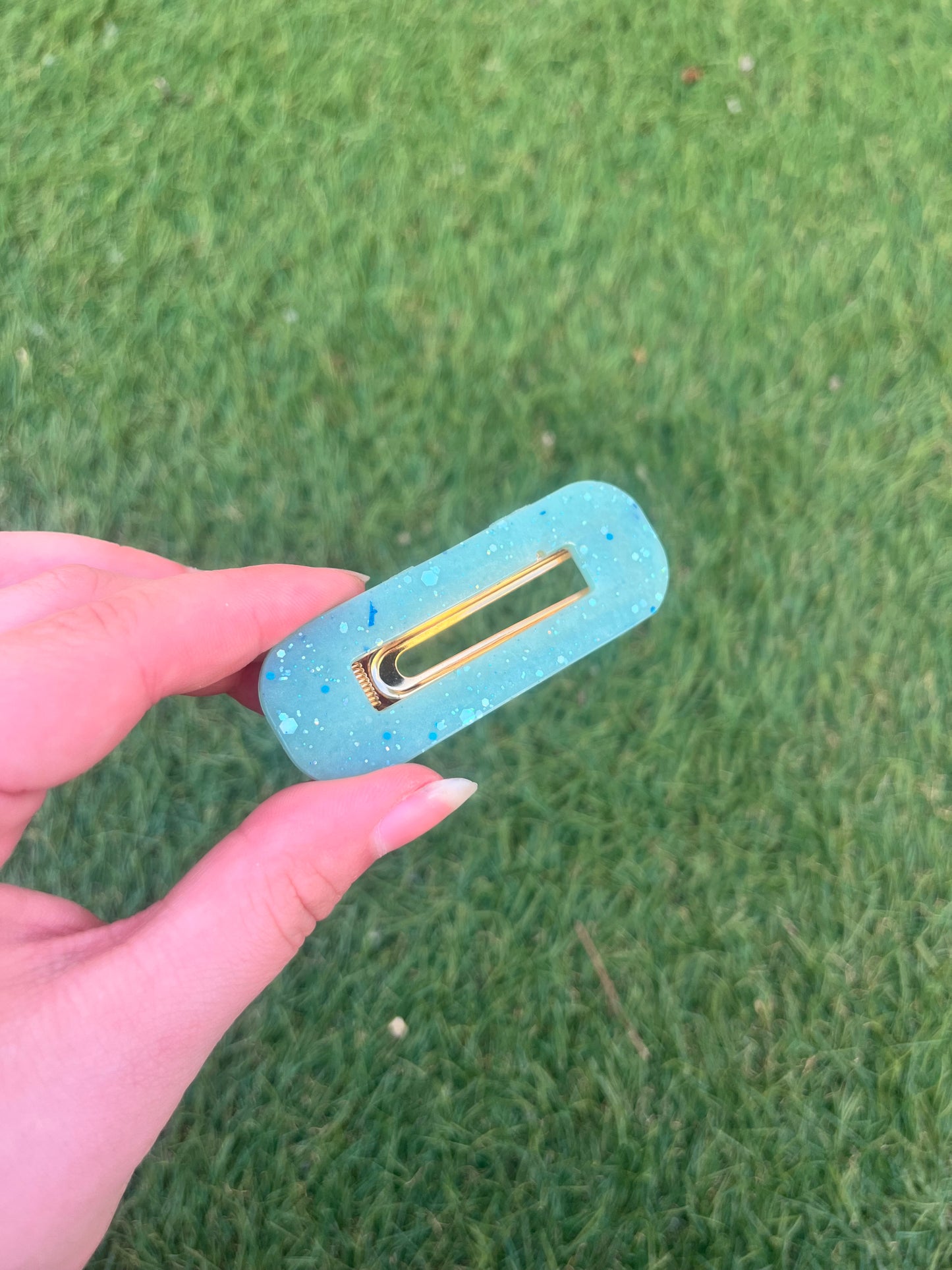 Barrette turquoise à paillettes