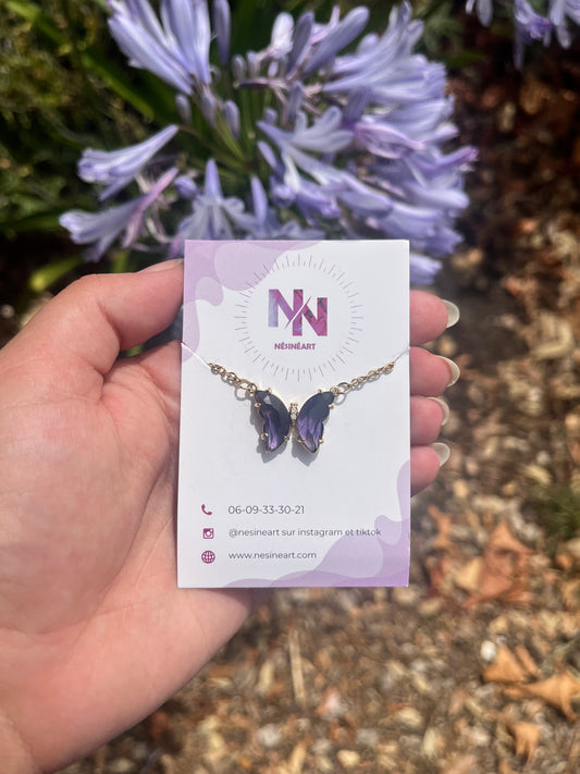 Collier papillon violet