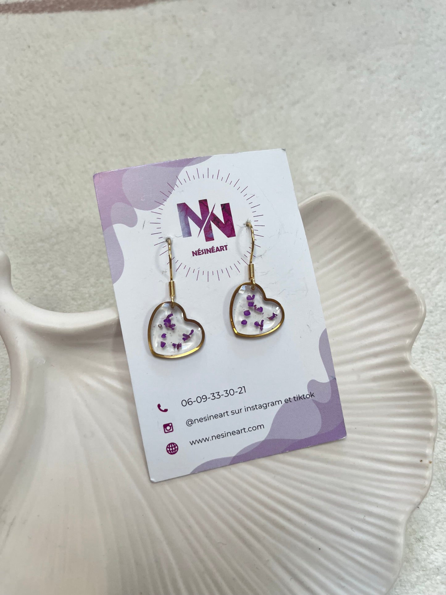 Boucle d’oreille fleurs séchées modèle « moyen cœur »