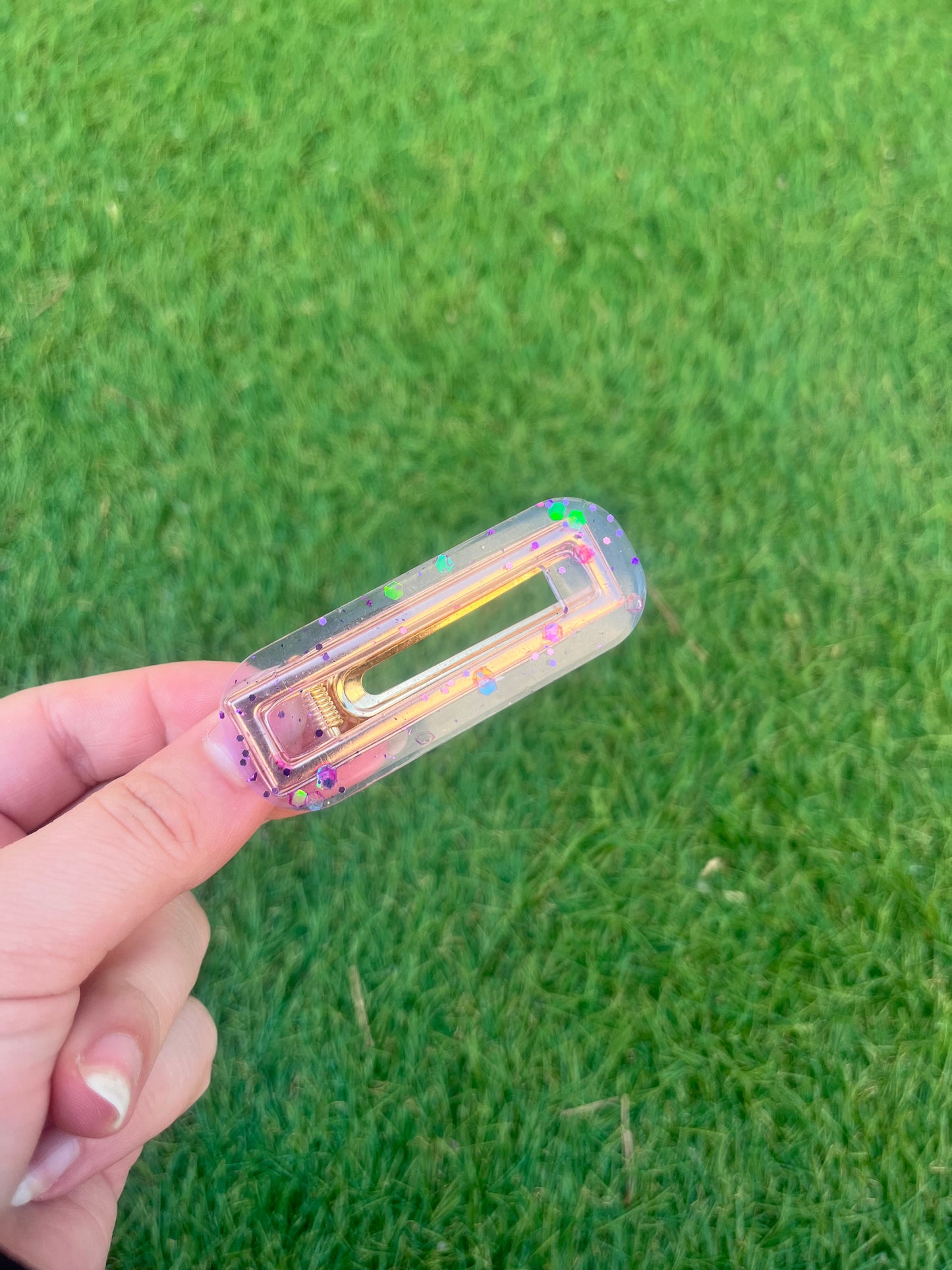 Barrette transparente violette à paillettes