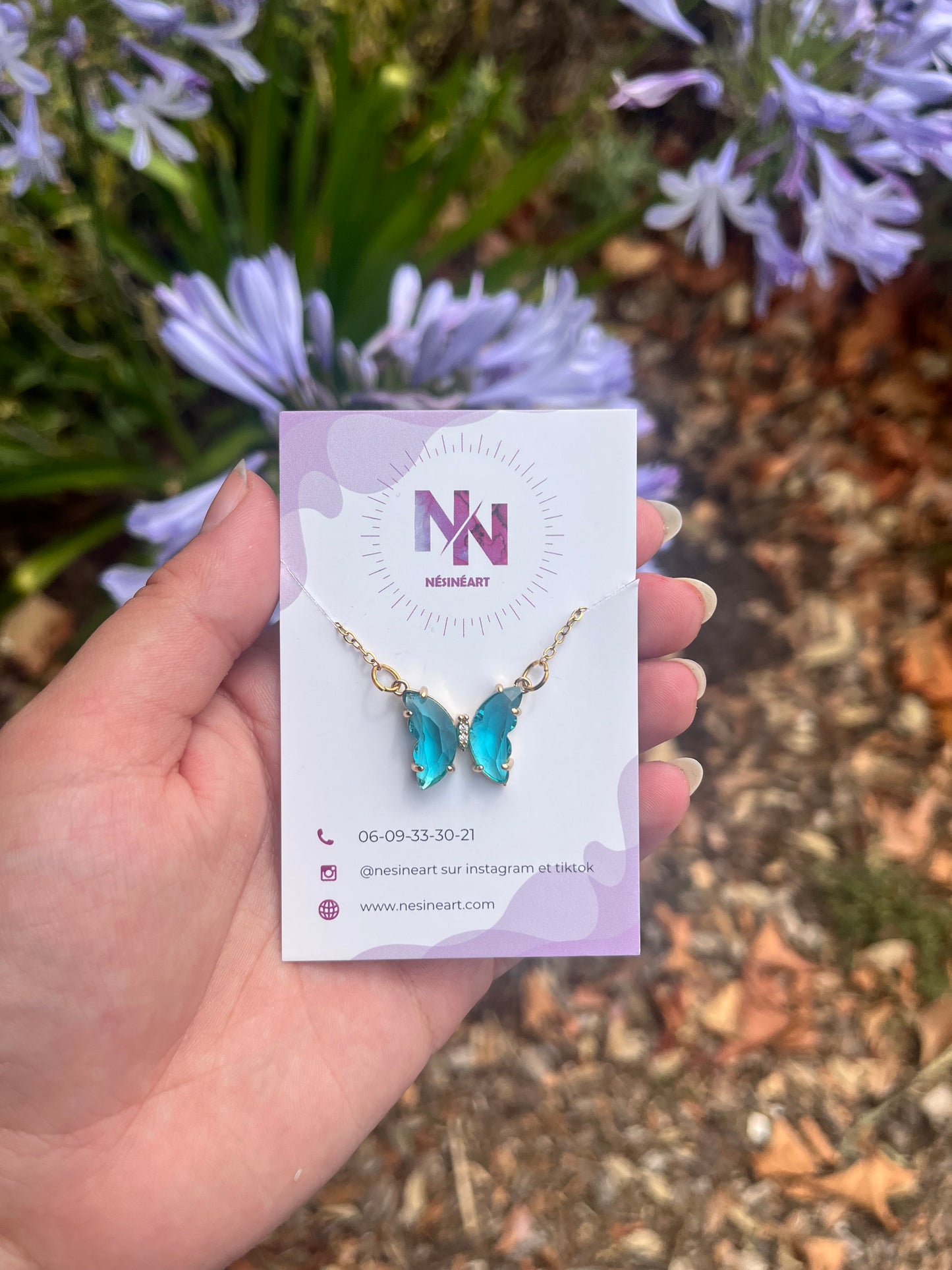 Collier papillon bleu