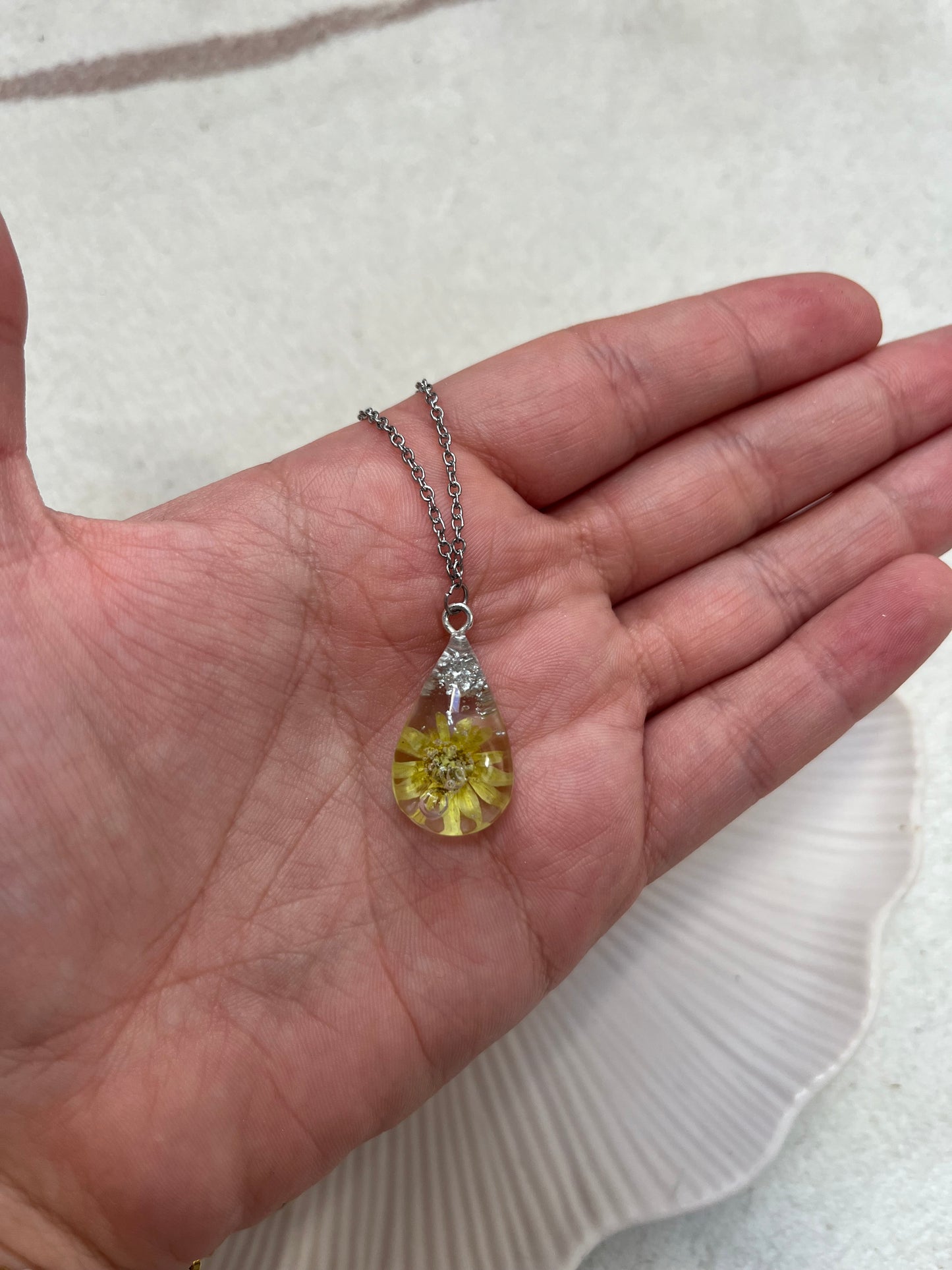 Collier fleur séchée jaune