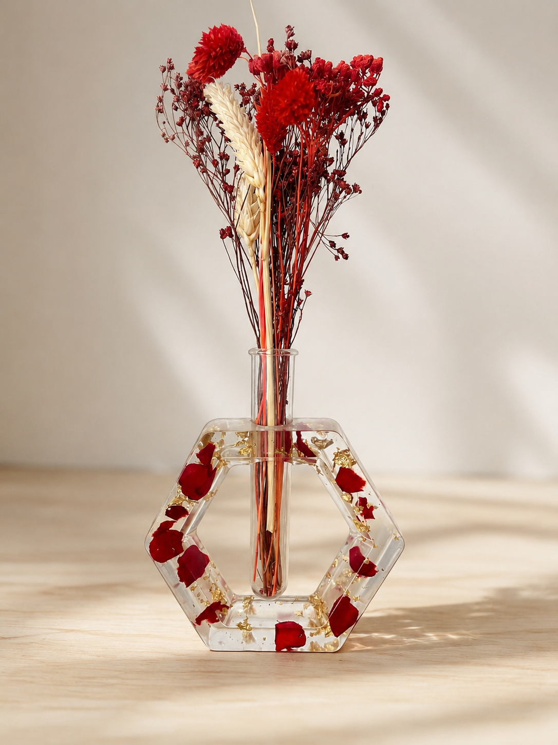 Soliflore transparent et pétale de rose