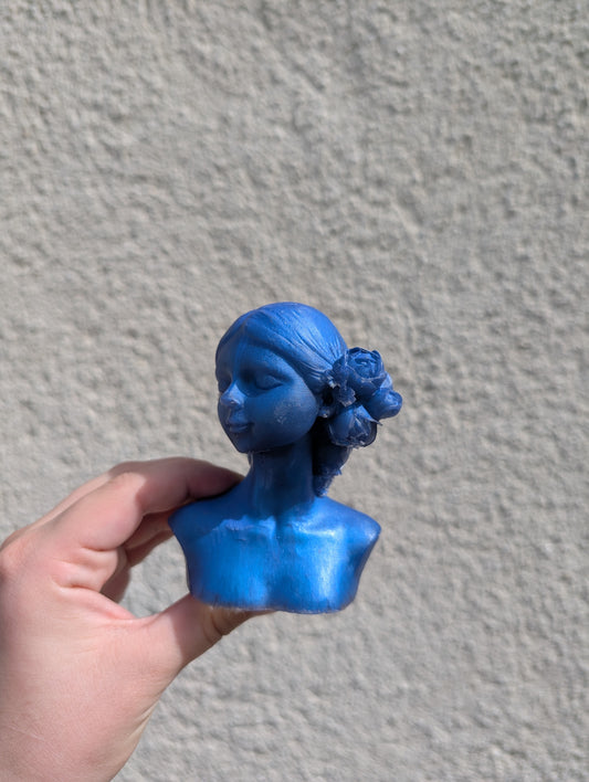 Femme buste bleu roi