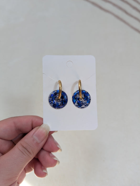 Pampille bleu foncé à paillettes