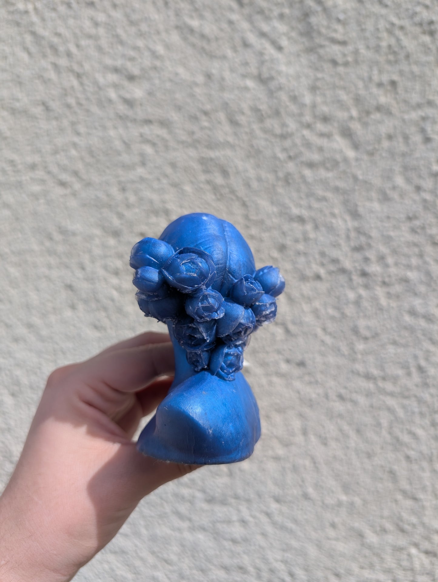 Femme buste bleu roi