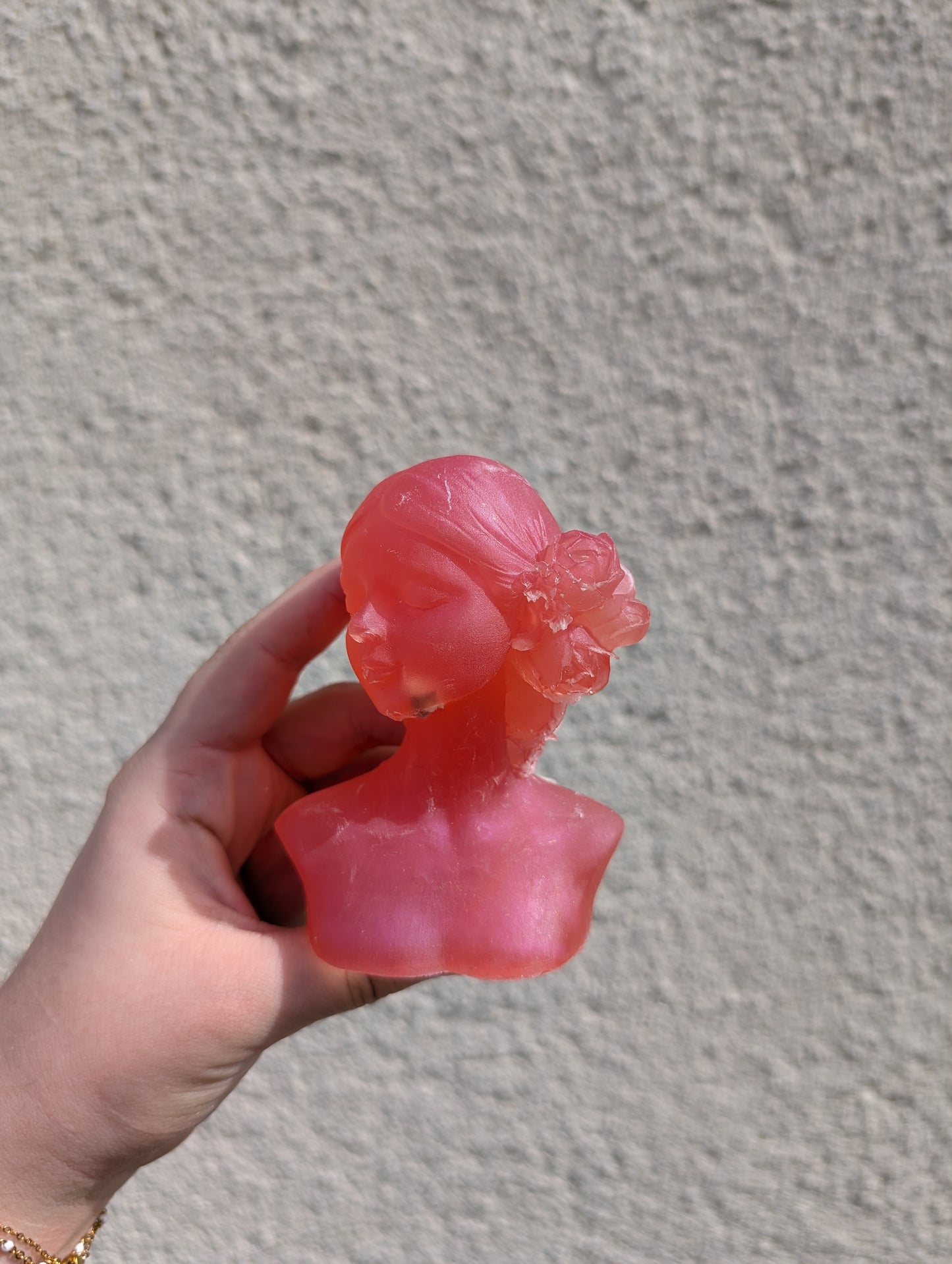 Femme buste rose
