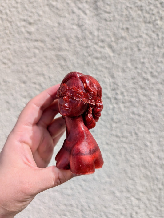 Femme buste bordeau